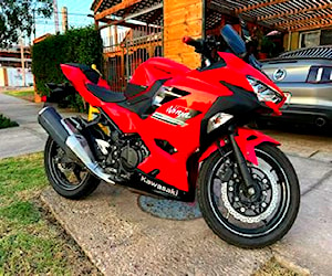 Moto kawasaki ninja400