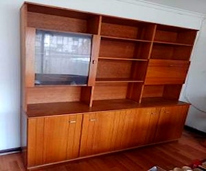 <p>Mueble Biblioteca de madera buen estado</p>