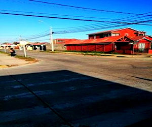 Hermosa casa con gran es accionamiento y local com