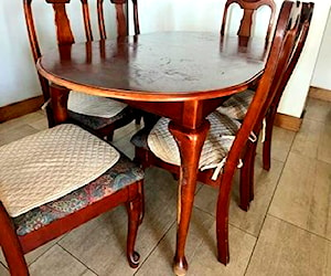 <p>Mesa comedor con 06 Sillas</p>