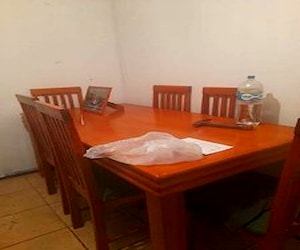 <p>Comedor con 6 sillas</p>