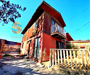 Casa esquina de 2 pisos, 4d+2b y 180 m2, en Maipú