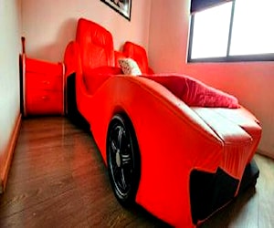 Cama auto King con colchón seminuevo