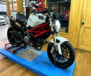 Moto Ducati monster 796