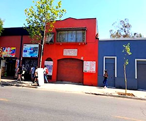 Casa habitacional y comercial, blanco encalada