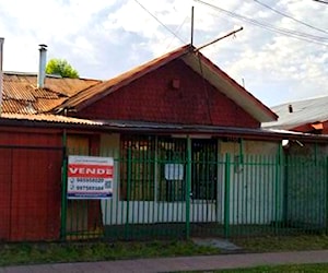 Temuco, Casa en Avenida Javiera Carrera, con Paten