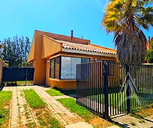 Hermosa casa en condominio Ovalle