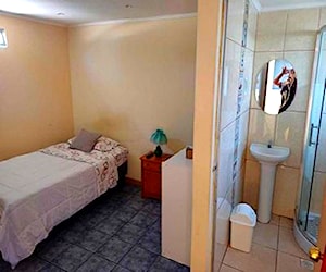 Pieza amoblada baño privado cerca playa Cavancha