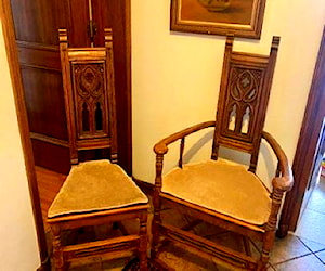 Juego de 4 sillas y 2 sítiales antiguos de madera 