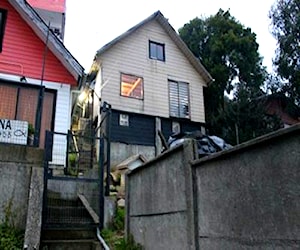 Casa de dos niveles con vista al oceano