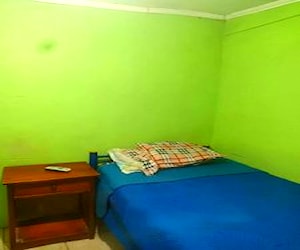 <p>Habitacion para varón solo</p>