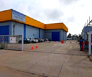 Amplia Bodega o Galpón Barrio Industrial de 450m2