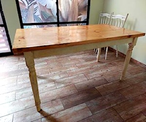 <p>Mesa de comedor vintage</p>