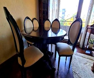 <p>Mesa comedor antigua, madera de castaño y lacado</p>