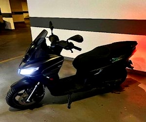 Moto scooter aprilia 2023