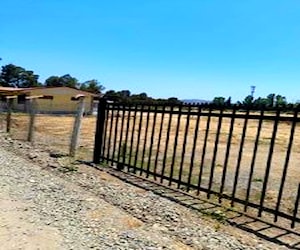 Parcela con casa, luz, agua y alcantarillado