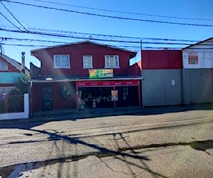 Casa con local comercial y galpon en villarrica