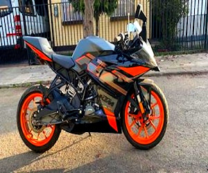 Ktm rc200 negra año 2021