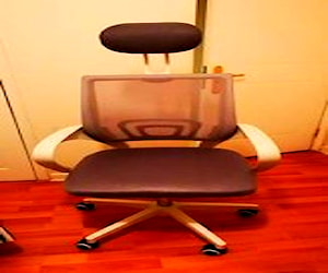 <p>Silla 360° para escritorio con apoya cabeza</p>