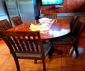 <p>Comedor Cic con 6 sillas casi nuevo</p>