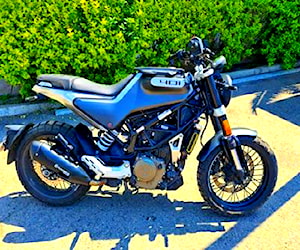 Moto Husqvarna Svartpilen 401