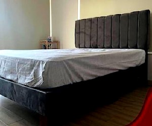 <p>Base de cama con respaldo y colchon</p>