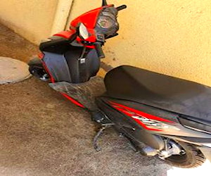 Se vende moto scooter honda dio 2023