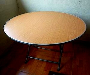 <p>Mesa redonda plegable</p>