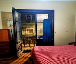 Habitación c/ baño privado y balcón, Sotomayor