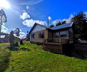 Linda casa con cabaña en parcela cercana a puerto