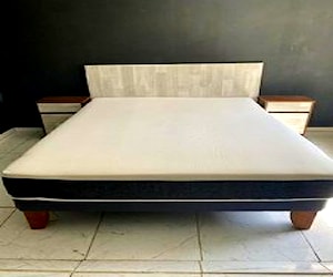 <p>Cama 2 plazas + muebles y respaldo !!</p>