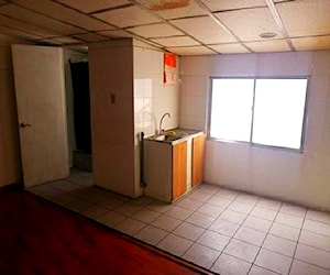 Arriendo amplia pieza con baño privado