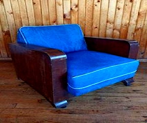 <p>Sillón estilo bombe</p>