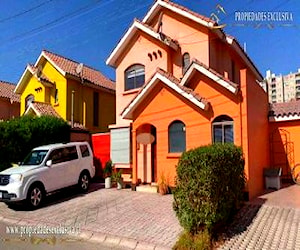 Casa villa cerrada a pasos del colegio san lorenzo