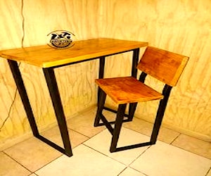 <p>Mesa de arrimo</p>