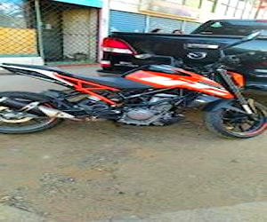  moto marca KTM modelo DUKE 250cc.