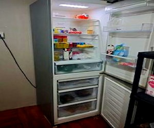 Cama king refrigerador y comedor excelente estado 