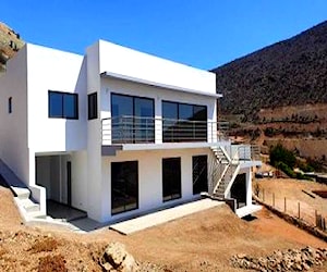 Casa nueva de 270m2 con vista al mar en condominio