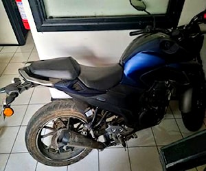 Moto semi nueva yamaha fz 250