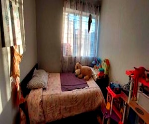 <p>Arriendo dormitorio amoblado</p>