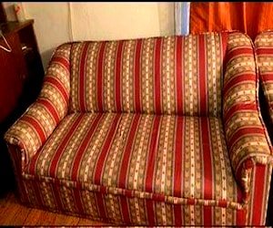 <p>Sillón más sus dos sitiales</p>