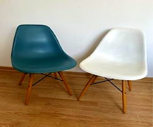 <p>2 sillas estilo Eames</p>