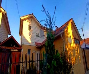 Hermosa casa de dos niveles ubicada en la comuna