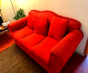 <p>Sofá, sillón, buenas condiciones</p>