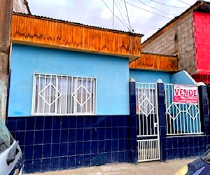 Casa Pasaje Antofagasta / Villa Esmeralda