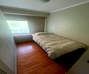 <p>Arriendo pieza pequeña c/baño exclusivo solo mujer</p> image