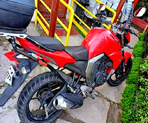 Moto yamaha FZN 150, color rojo año 2018