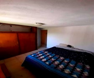 <p>Arriendo habitación con servicios</p> image