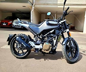 Husqvarna Svartpilen 250