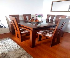 <p>Hermoso Comedor Caoba 6 sillas NUEVO</p>